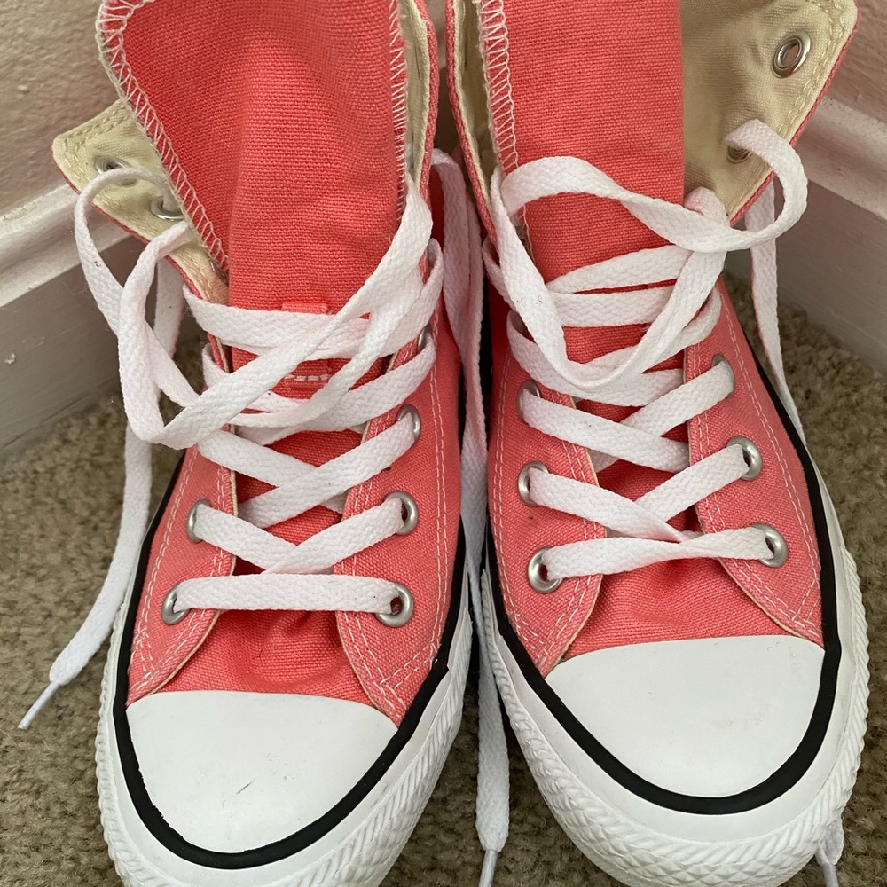 Pink Converse (Chuck Taylor)